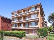 Stylish Top Floor Apartment with Dual Balconies