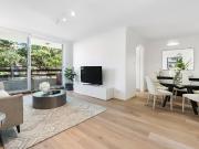 Stylish Top Floor Retreat with Leafy Outlooks and...