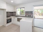 Stylish Townhouse 10 Minutes From The City