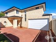 UNDER OFFER* Stylish Townhouse Beachside Location