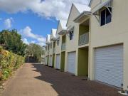 STYLISH TOWNHOUSE CLOSE TO CBD
