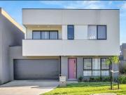 Stylish Townhouse in a Prime Craigieburn Location!