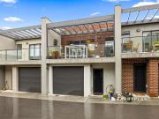 Stylish Townhouse in Prime Mornington Location