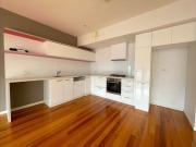 STYLISH TOWNHOUSE IN RICHMOND