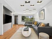 Stylish Townhouse Sanctuary with Private Courtyard