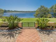 Stylish Townhouse with Beautiful North Creek Views
