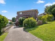 Stylish Tri Level Jetty Townhouse