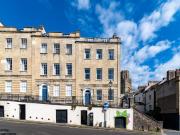 Stylish Two Bed Apartment In Central Bristol