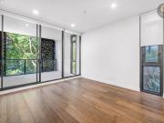 Stylish Two Bed Apartment in Waterloo For Sale