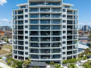 Stylish Two Bedroom Apartment with Ocean Views