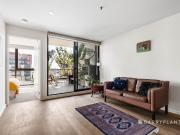 Stylish Two Bedroom Haven in Brunswick's Lifestyle Heart