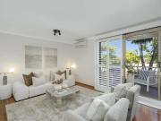 Stylish Two Storey Apartment Retreat in Peaceful Garden...