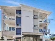 Stylish Unit in Perfect Location