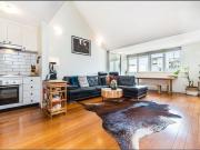 Stylish Warehouse Conversion in Prime Location Stylish Warehouse Conversion in Prime Location