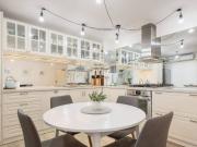 Stylishly Ground Floor Apartment in a Prime Location
