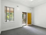 Stylishly refurbished historic terrace house in a sought...