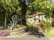 Subbiano, grazioso casale immerso nel verde di circa...