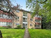 Succombs Hill, Warlingham, 2 Bedroom Flat
