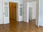 Südseitige Altbauwohnung vis á vis vom Arenbergpark