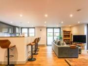 Sugar House, French Yard, 3 Bedroom Apartment