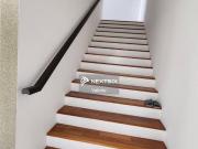 虽然是老屋子但是入住率还是蛮高的，四周围各式各样的商店全部都集中在那