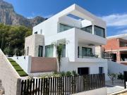 Sumérgete en la perfección de esta villa de lujo ubicada...