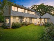 Sun drenched family haven on 1,429sqm