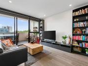Sun filled apartment in Reflections