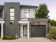 Sun Filled Townhouse with Open Plan Comfort