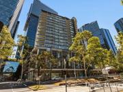 Sunlit 14th Floor Apartment with Panoramic River, City &...