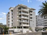 Sunlit apartment right within Wollongong CBD