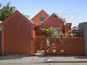 SUNLIT FREESTANDING DESIGNER HOME