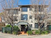 Sunlit Ground Floor Apartment in Superb Richmond Location!