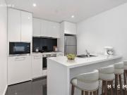 Sunlit Indoor/Outdoor Retreat in the Heart of the City