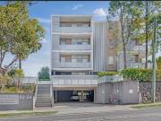 Deposit secured in first week – Sunlit Modern Apartment,...