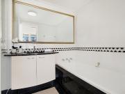 Sunlit North East Facing Apartment with Unbeatable...