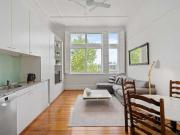 Sunlit North Facing Apartment in George Hotel + Optional...