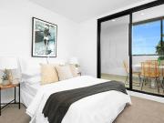 SUNLIT ONE BEDROOM APARTMENT WITH SECURE PARKING