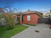 Sunlit Simplicity in the Heart of Bentleigh!