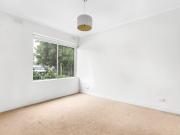 Sunlit Style, Dynamic Locale