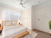 Sunlit Top Floor Bedroom Apartment