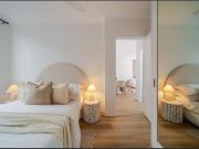 Sunlit Two Bedroom Apartment Moments from Diamond Bay