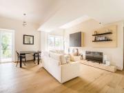 Sunny and quiet 2 bedroom apartment Battistini metro A... Sunny and quiet 2 bedroom apartment Battistini metro A...