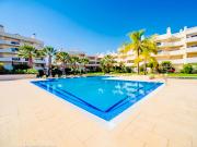 Sunny Condo com Piscina – a 2 Passos da Praia