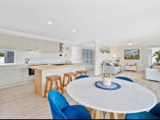 Sunny Family home with pool