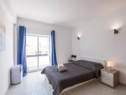 Sunny flat w sea view. Walk to beach