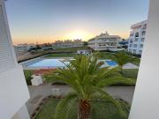 Sunny flat with pool view in Algarve