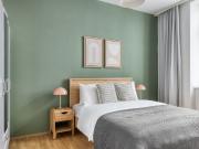 Sunny Landstraße 2BR w/ Elevator & Balcony, walk to...