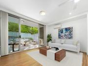 Sunny North Facing Huge Courtyard Apartment