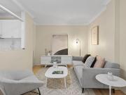 Sunny North Newtown pad with parking!